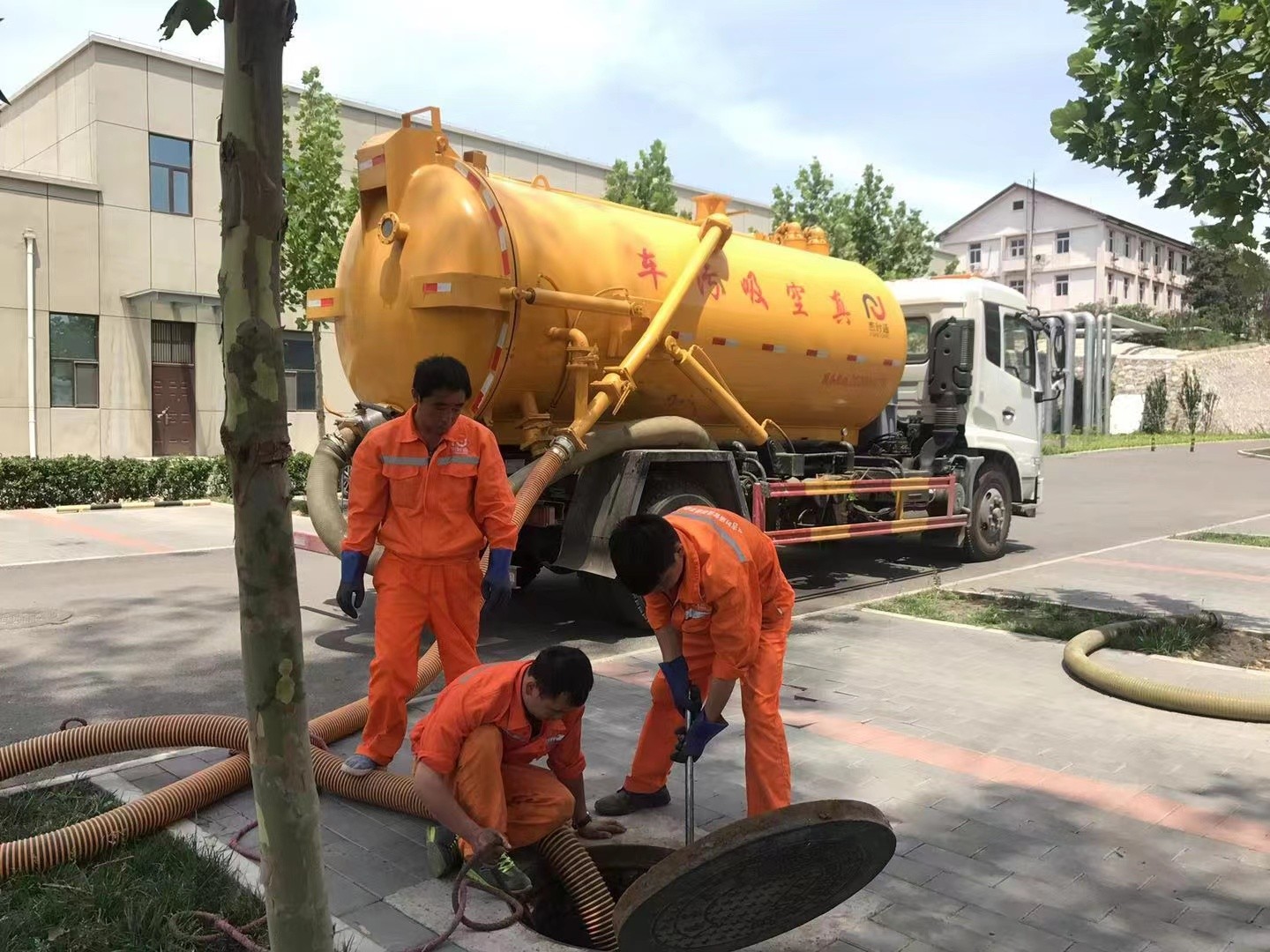 紫金化粪池清理与5-8吨吸粪车施工效率分析